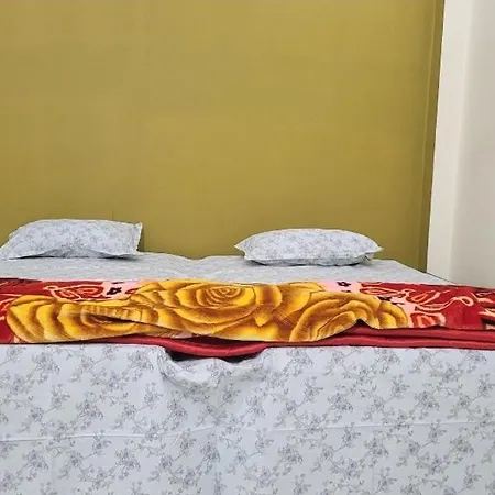 Shree Jayram Giri Niwas Sjgn Prayagraj Room photo