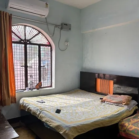 Shree Jayram Giri Niwas Sjgn Prayagraj Room photo