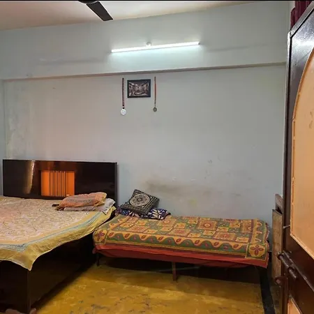 Shree Jayram Giri Niwas Sjgn Prayagraj Room photo