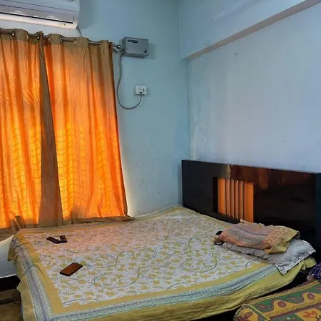 Shree Jayram Giri Niwas Sjgn Prayagraj Room photo